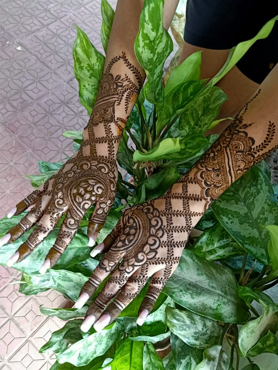 Heavy Full Arm Bridal Mehndi Design Lucknow